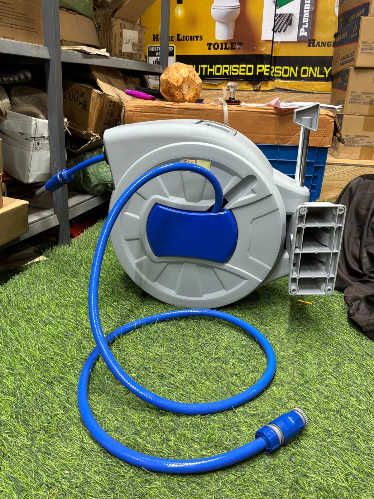 AUTOMATICRETRACTABLE HOSE REEL